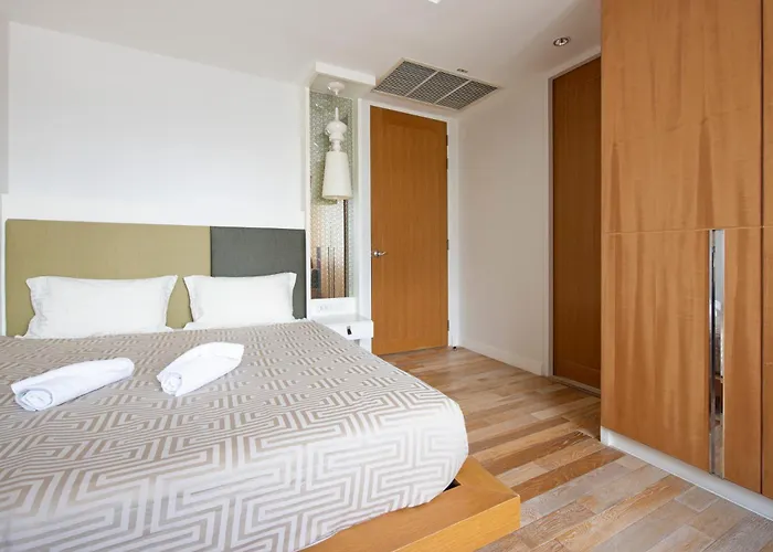 M Estate 2br Private Residence, 300m To Bts Chit Lom